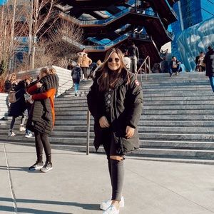 Meet your Posher, Valeria